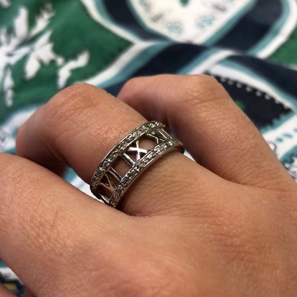 Sterling silver Roman numeral ring looks like a Tiffany’s - Picture 1 of 3